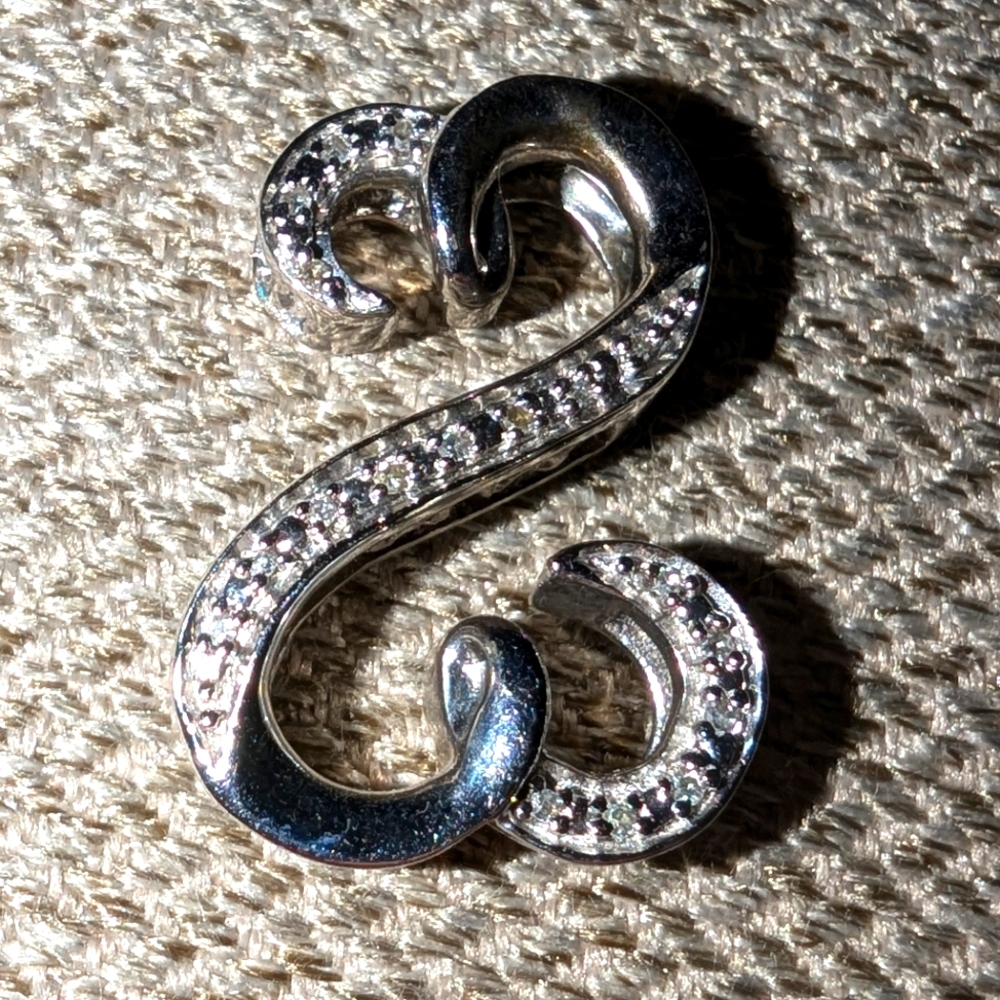 Kay's Jane Seymour Open hearts necklace